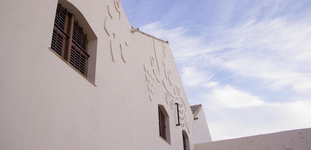 Fachada Museo del Vino y la Sal